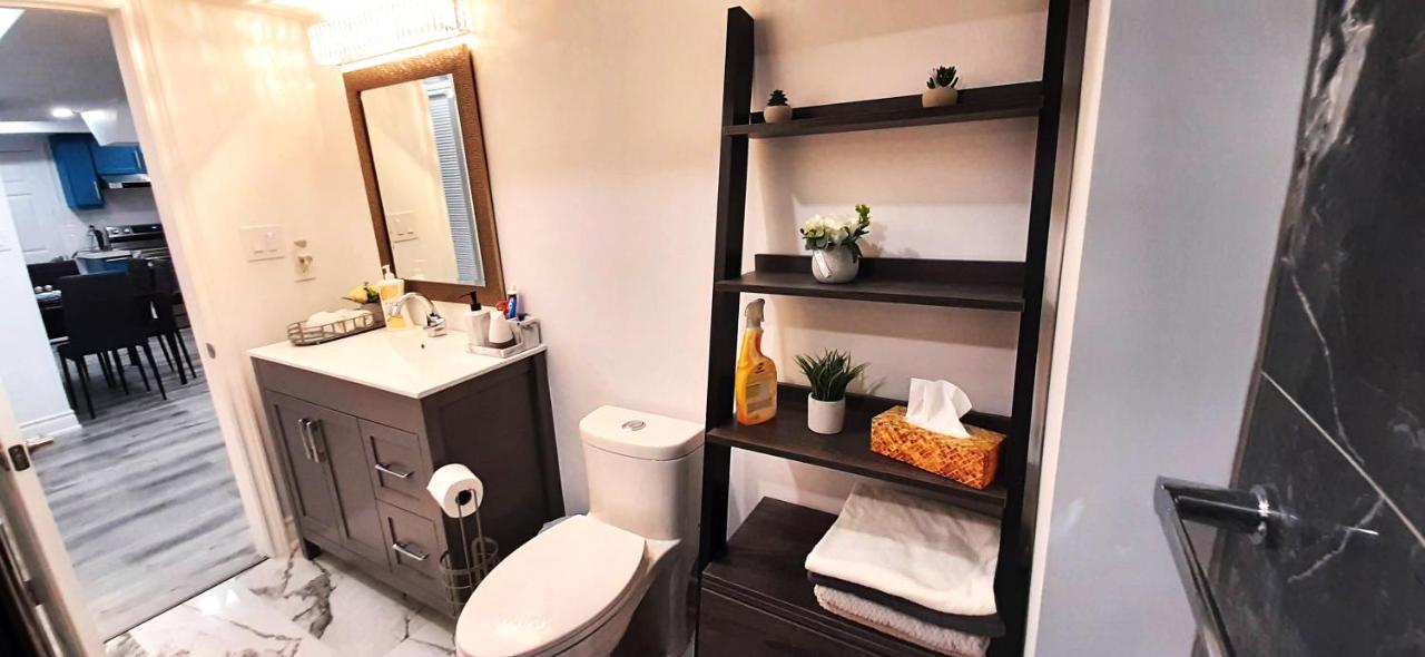 2 Bedrooms 2 Washrooms 2 Parking Spots Basement Apartment Ньюмаркет Экстерьер фото