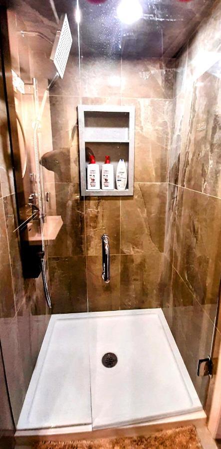 2 Bedrooms 2 Washrooms 2 Parking Spots Basement Apartment Ньюмаркет Экстерьер фото