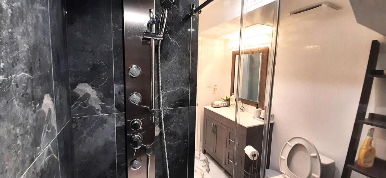 2 Bedrooms 2 Washrooms 2 Parking Spots Basement Apartment Ньюмаркет Экстерьер фото