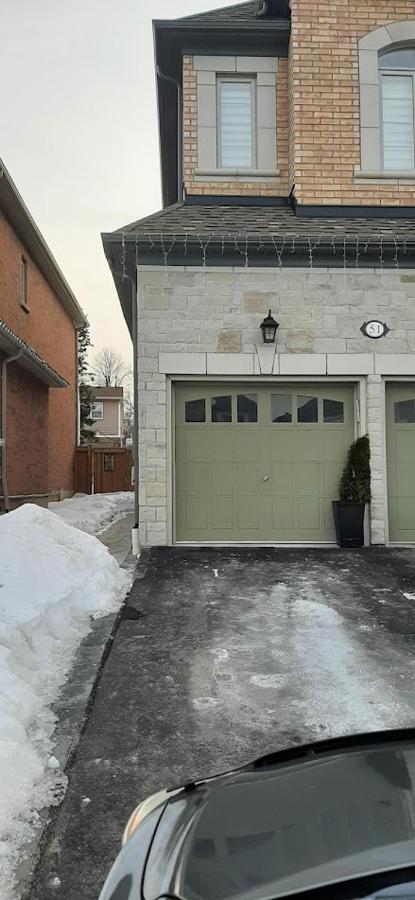 2 Bedrooms 2 Washrooms 2 Parking Spots Basement Apartment Ньюмаркет Экстерьер фото