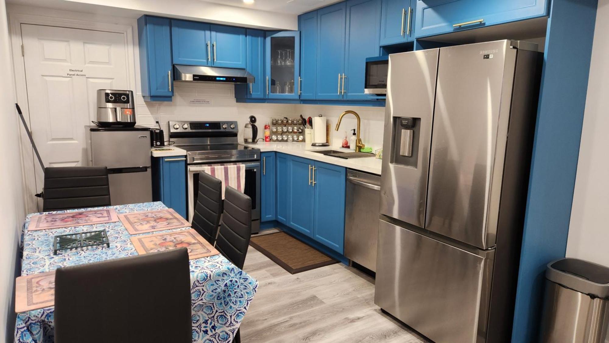 2 Bedrooms 2 Washrooms 2 Parking Spots Basement Apartment Ньюмаркет Экстерьер фото